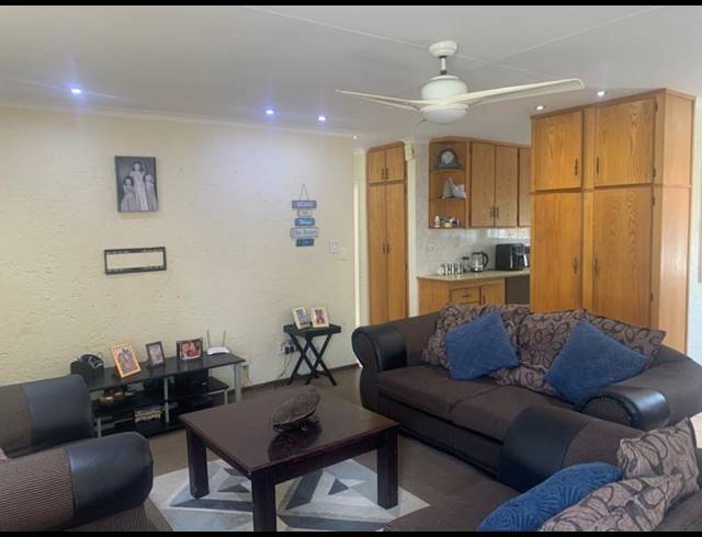 3 BEDROOM TOWNHOUSE FOR SALE IN VANDERBIJLPARK SW 5